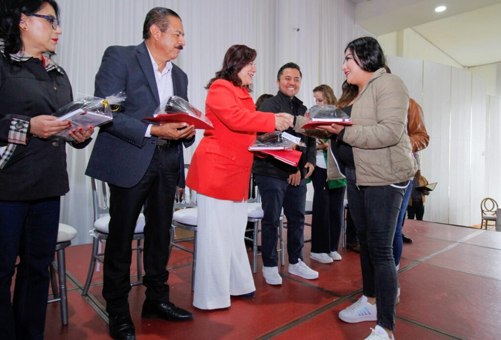 Capacitan a Comités de Contraloría Social del PRONI