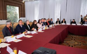 Sesiona Consejo Directivo de Educación Básica 