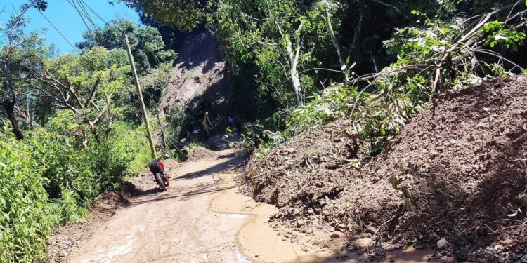 El diluvio dejó bajo el lodo y piedras a localidades de Tenango de Doria, Hidalgo