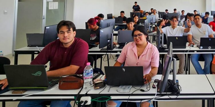 UPH fortalece la formación profesional con educación continua