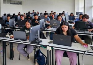UPH fortalece la formación profesional con educación continua