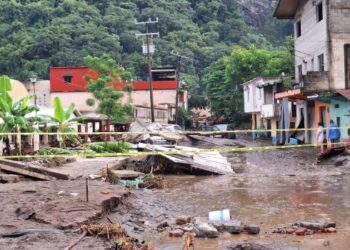 Pobladores de Huehuetla suplican ayuda tras desastre por lluvia