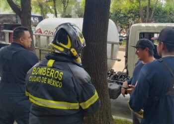 Otra fuga en pipa de gas desata pánico en Circuito Interior de la CDMX