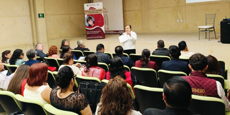 Capacitan a supervisores y directores en marco legal educativo