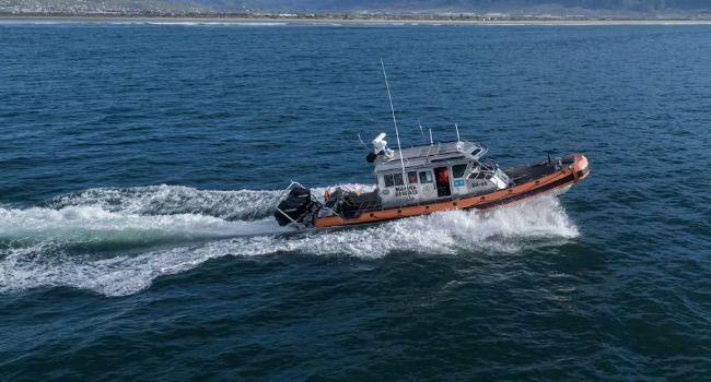 Marina rescata a 28 menores en aguas de Sinaloa