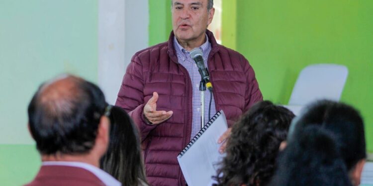Titular de SEPH supervisa recuperación de escuelas en Zimapán y Nicolás Flores