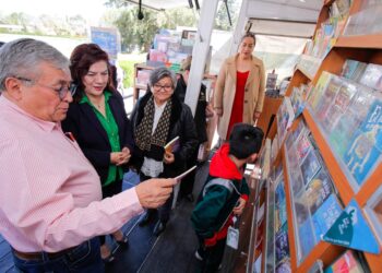 IHE acerca la lectura a la comunidad estudiantil con feria literaria