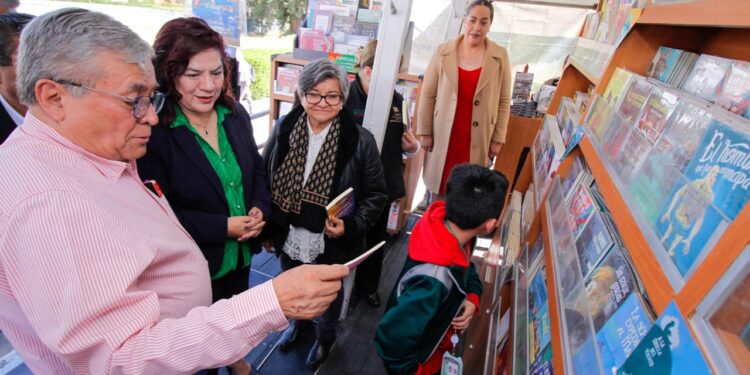 IHE acerca la lectura a la comunidad estudiantil con feria literaria
