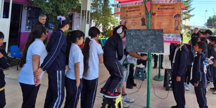 Llevan programa teatral “6 Lenguas 6 Mundos” a escuelas indígenas