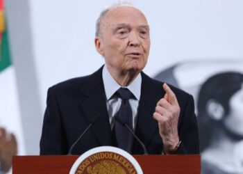 Sheinbaum revisa permanencia del fiscal Gertz Manero