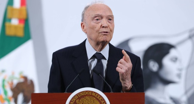 Sheinbaum revisa permanencia del fiscal Gertz Manero