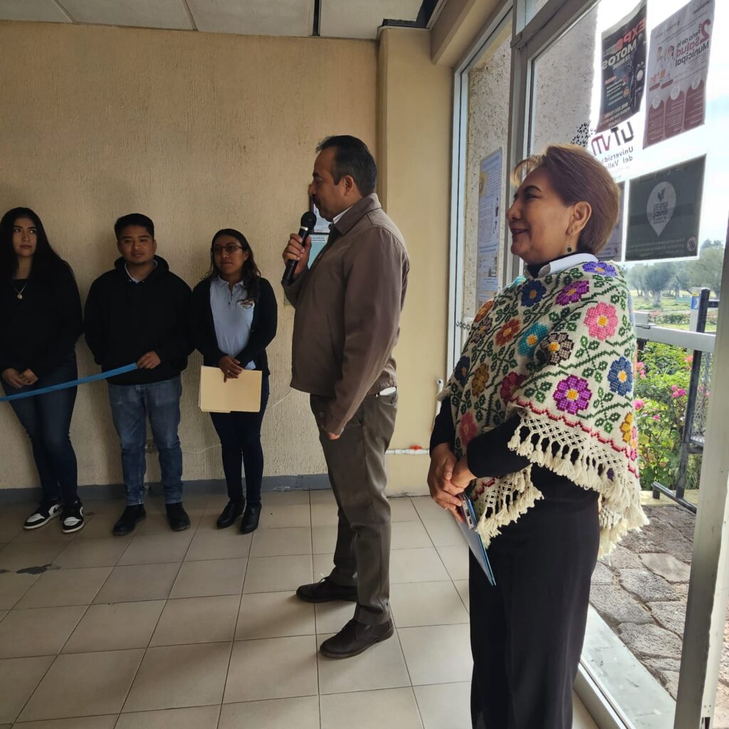 UTVM instala dispensador de agua para reducir plásticos