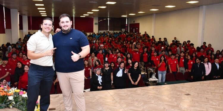 Fortalece UTVM formación emprendedora en congreso regional