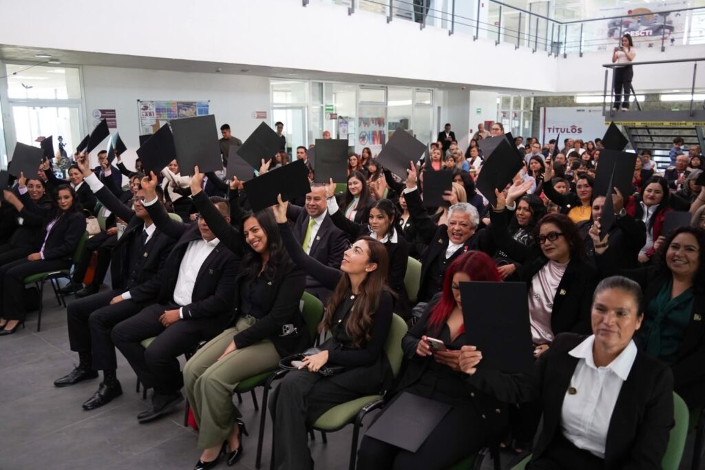 Universidad Digital del Estado de Hidalgo entrega 49 títulos profesionales 