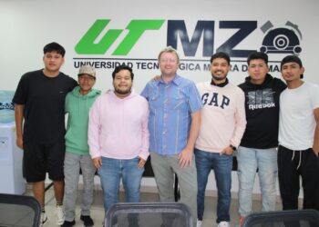 Peace Corps fortalece el inglés de estudiantes en la UTMZ