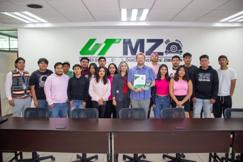 Peace Corps fortalece el inglés de estudiantes en la UTMZ