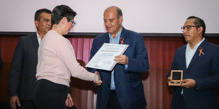 Reconocen a maestros por mejores Prácticas Educativas