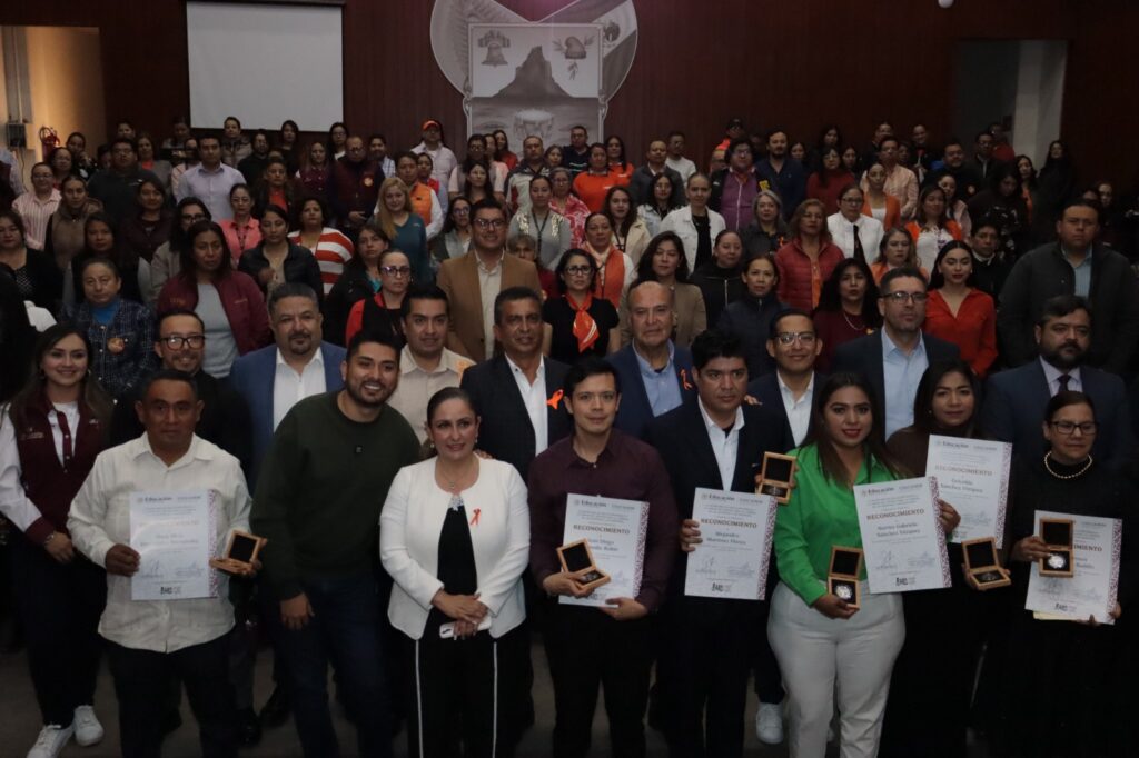Reconocen a maestros por mejores Prácticas Educativas