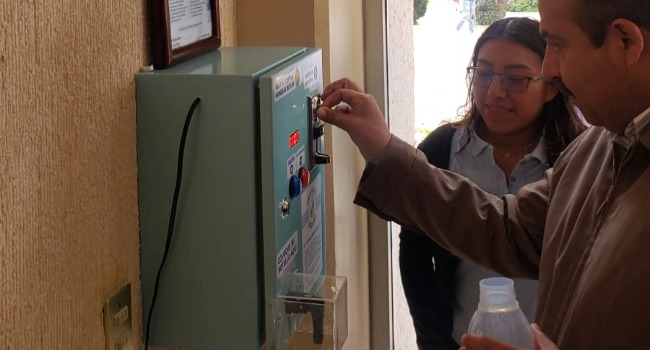 UTVM instala dispensador de agua para reducir plásticos