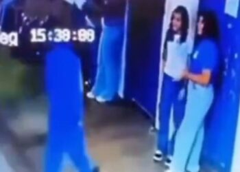 Estudiante apuñala en varias ocasiones a una compañera de 13 años