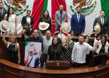 "Vengo con el corazón destrozado", Grecia Quiroz rinde protesta como alcaldesa de Uruapan