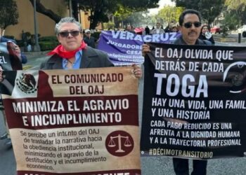 Jueces y magistrados retirados bloquean Insurgentes en CDMX