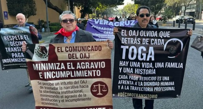 Jueces y magistrados retirados bloquean Insurgentes en CDMX