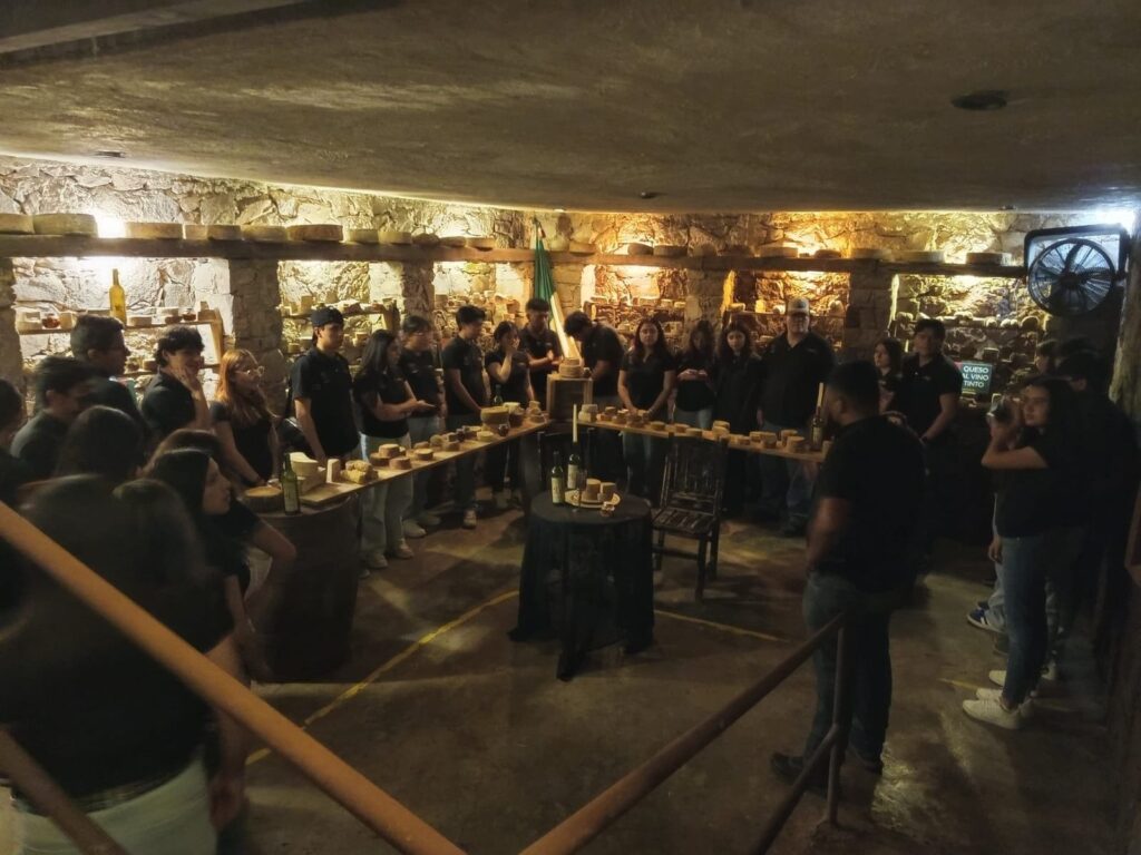 Alumnos de UTMiR recorren industrias alimentarias