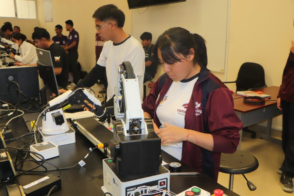 UPT fue sede del Torneo Regional de Robótica y Habilidades STEM