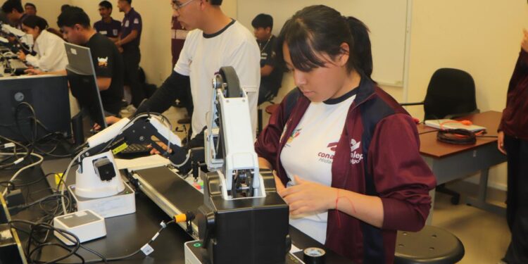 UPT fue sede del Torneo Regional de Robótica y Habilidades STEM