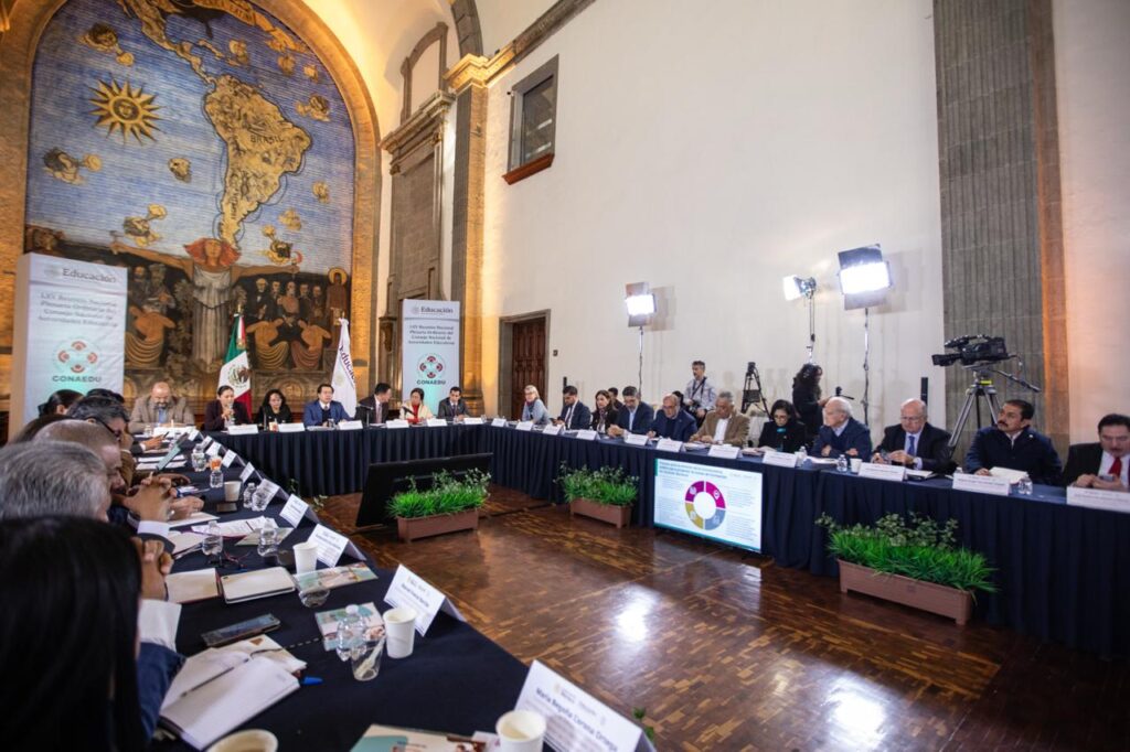 Natividad Castrejón participa en la Reunión Nacional de CONAEDU