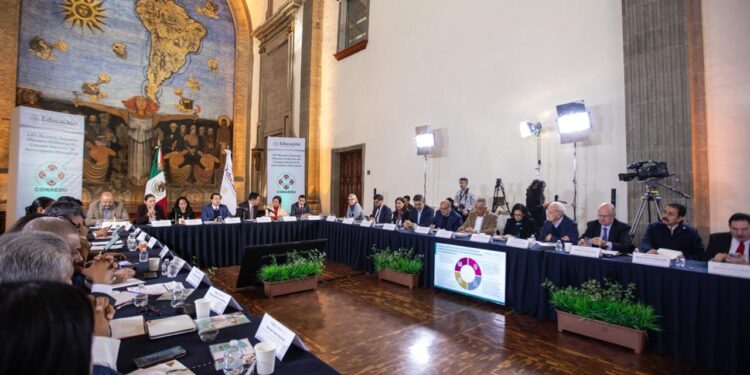 Natividad Castrejón participa en la Reunión Nacional de CONAEDU