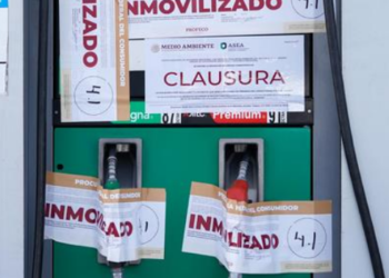 ¡Ojo! Profeco presenta 43 denuncias ante la FGR contra gasolineras por litros incompletos.