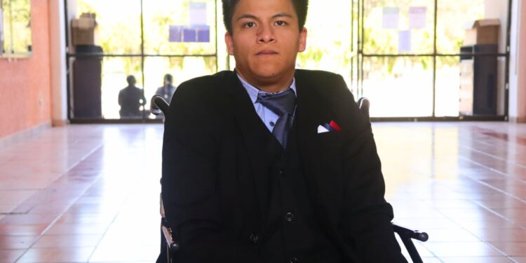 Estudiante del ITSOEH presenta investigación en congreso internacional