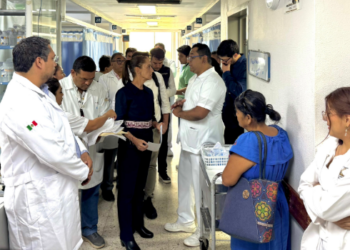 Tras accidente del Tren Interoceánico, Sheinbaum visita a las víctimas.