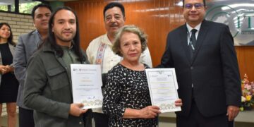 ITESA e IHEA entregan 69 certificados de primaria y secundaria