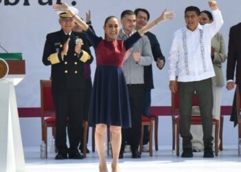 Sheinbaum celebra 7 años de la 4T; "seguimos haciendo historia", destaca