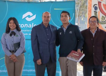 Natividad Castrejón entrega tabletas en Conalep Tizayuca y Villa de Tezontepec