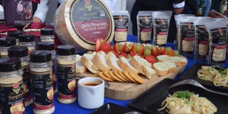 Presentan estudiantes de la UTVM innovaciones alimentarias