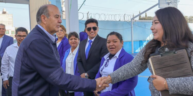 Inaugura Natividad Castrejón techumbre en Atotonilco de Tula