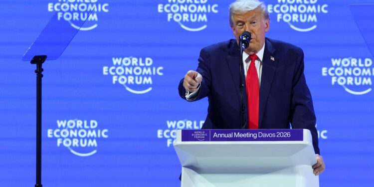 Trump reitera adquirir Groenlandia en Davos, descarta uso de la fuerza