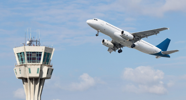 FAA avisa a aerolíneas sobre acciones militares en México y LATAM.