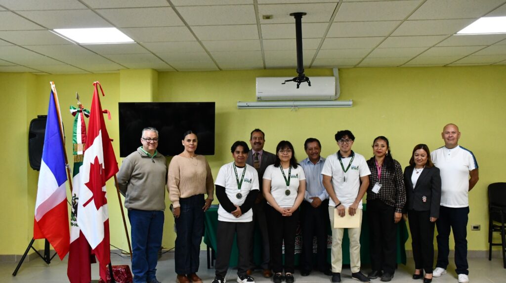 Alumnos de la UTVM viajan a Canadá para formación académica