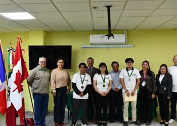 Alumnos de la UTVM viajan a Canadá para formación académica