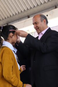 Estudiantes de Tepeji y Atotonilco de Tula reciben lentes para mejorar su aprendizaje