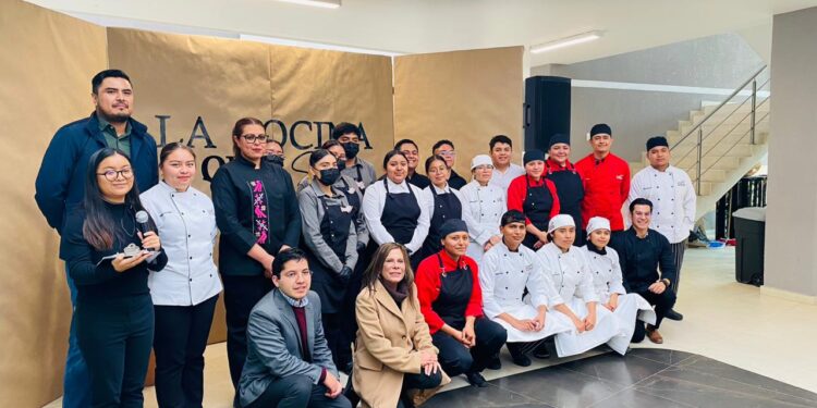 UTVM presenta recetario gastronómico a base de chapulín