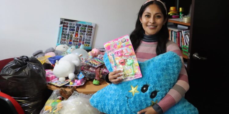 UICEH realiza colecta de juguetes para niñas y niños