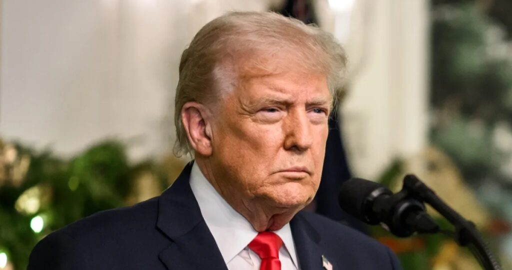 Trump amenaza con imponer aranceles al país que envíe petróleo a Cuba