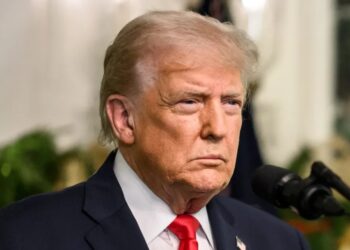 Trump amenaza con imponer aranceles al país que envíe petróleo a Cuba