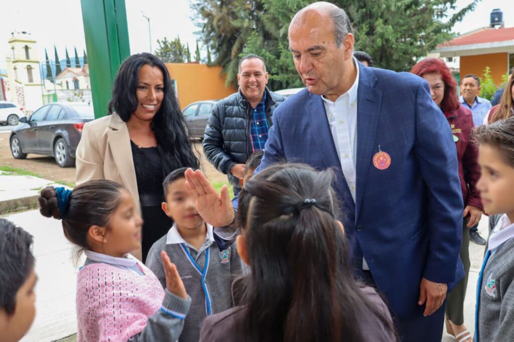 Regresan a clases más de 569 mil estudiantes de educación básica